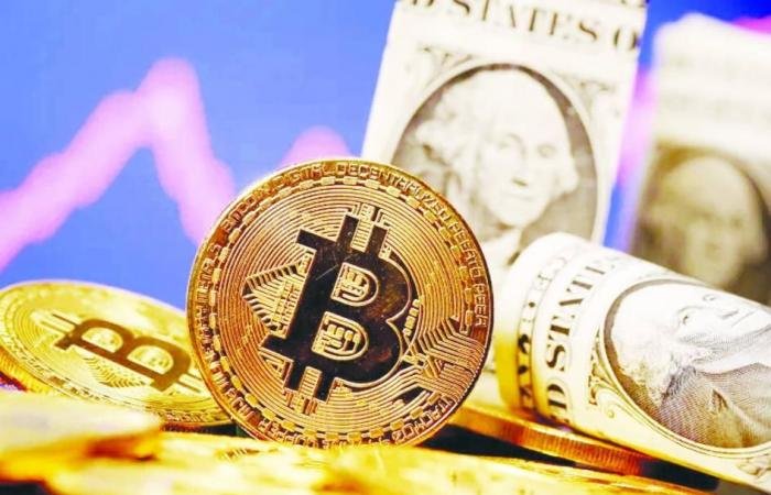 البيتكوين دون 70 ألف دولار