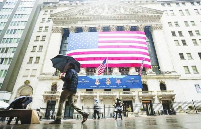 عزوف عن صناديق الأسهم الأمريكية وانتعاش في أوروبا وآسيا