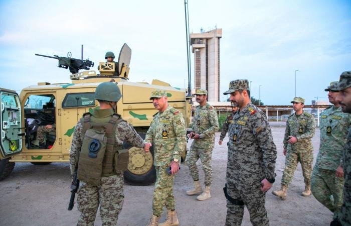 أخبار الكويت | «رئاسة الأركان»: الدفاعات الجوية تتصدى حالياً لهجمات صاروخية وطائرات مسيرة معادية | عيون الجزيرة الكويت