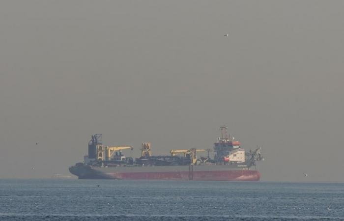 تصريح أمريكي مؤقت يتيح التعامل مع النفط الروسي الموجود في البحر