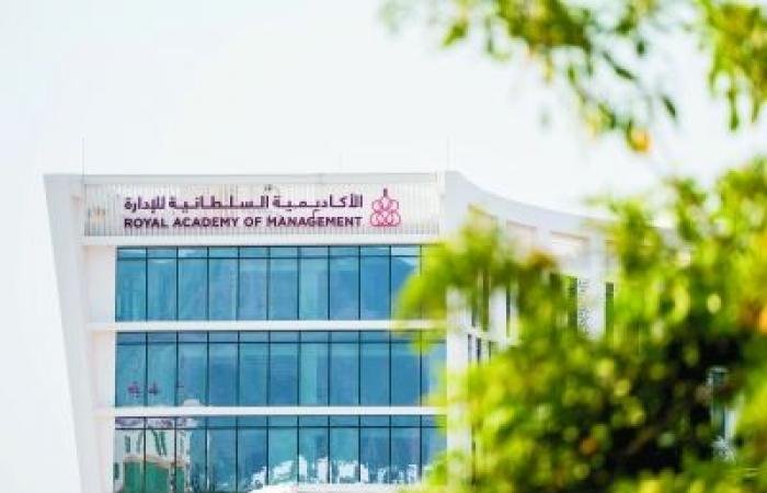 أخبار سلطنة عمان | غدًا .. بدء التسجيل في برنامج "اعتماد" لتطوير القيادات الوسطى | عيون الجزيرة الاخبارية عمان