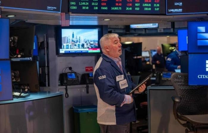 الأسهم الأمريكية تنهي أسبوعاً مضطرباً وسط تقلبات الطاقة