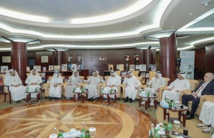 الامارات الان | «الإمارات للدراسات» يستعرض مقترحات العمل البحثي | عيون الجزيرة الامارات