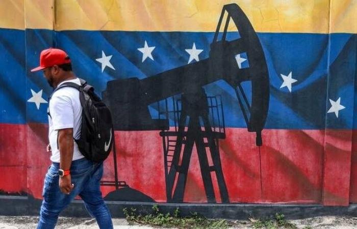 أمريكا تُحدّث إعفاءات العقوبات المفروضة على فنزويلا وسط ارتفاع الأسعار