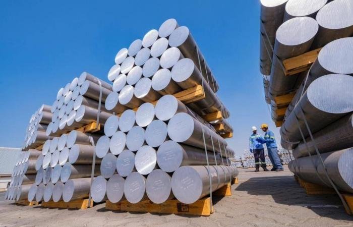 هبوط الألومنيوم من أعلى مستوى في 4 سنوات
