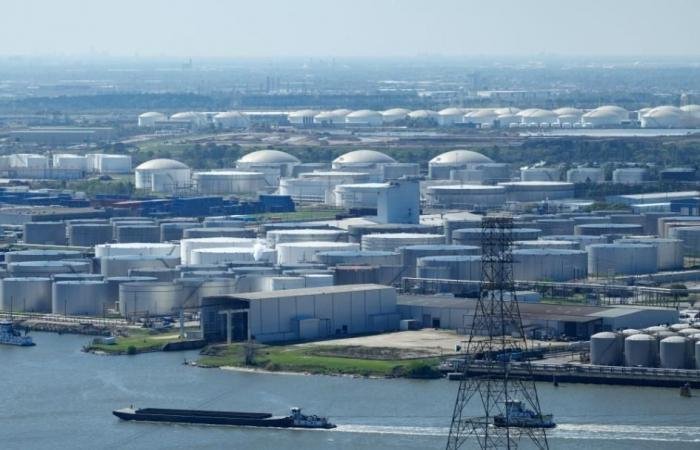 الإفراج التاريخي عن احتياطي النفط العالمي لا يكفي لكبح الأسعار.. لماذا؟