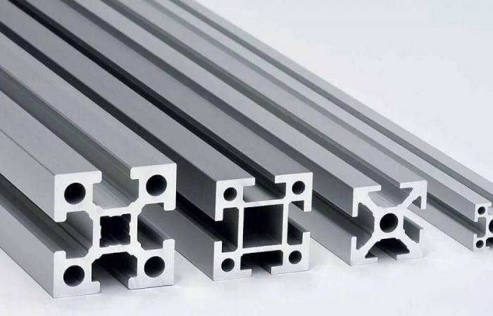 «هندالكو» الهندية توقف إنتاج «الألمنيوم المبثوق» بسبب الحرب