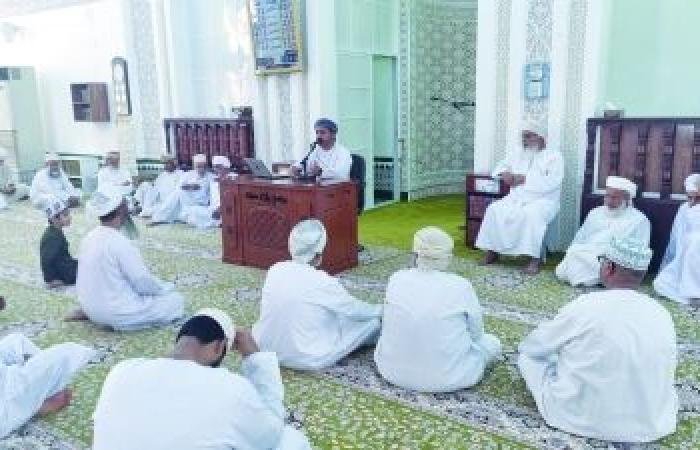 أخبار سلطنة عمان | تكريم أئمة التراويح والفائزين في المسابقة الثقافية بجامع بلادسيت ببهلا | عيون الجزيرة الاخبارية عمان