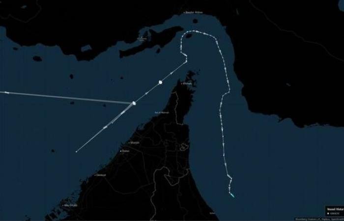ناقلة نفط باكستانية تكسر جمود هرمز وتبحر نحو "صحار" العمانية