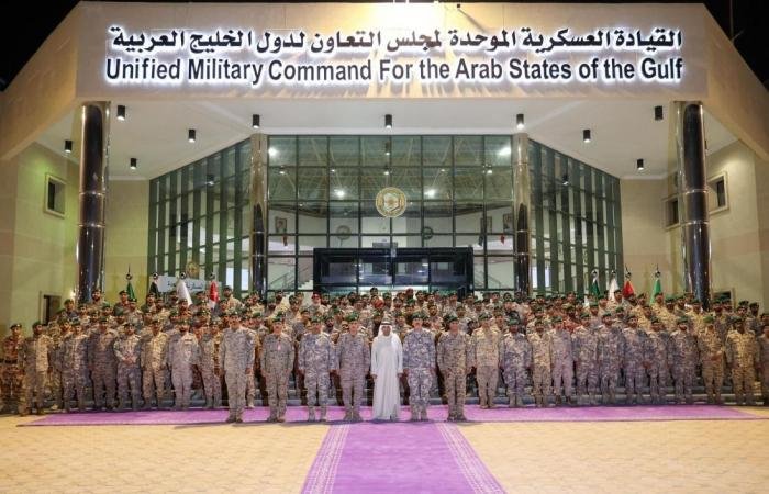 أخبار الكويت | أمين عام مجلس التعاون يزور مقر القيادة العسكرية الموحدة | عيون الجزيرة الكويت