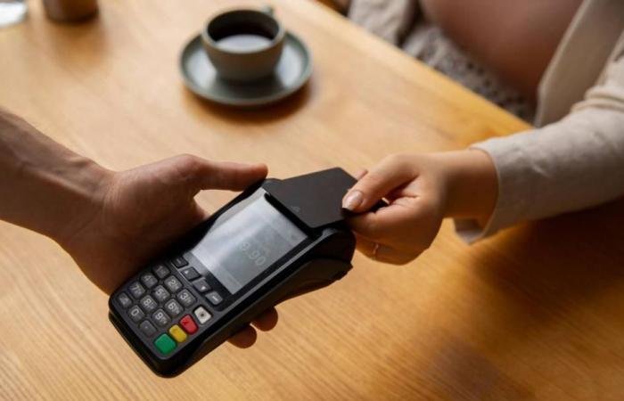 المستهلكون في الإمارات يفضلون الدفع الرقمي خلال شهر رمضان