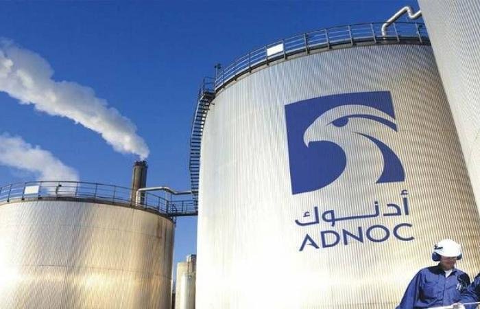 انخفاض إنتاج النفط الإماراتي للنصف بسبب حرب إيران وإغلاق هرمز