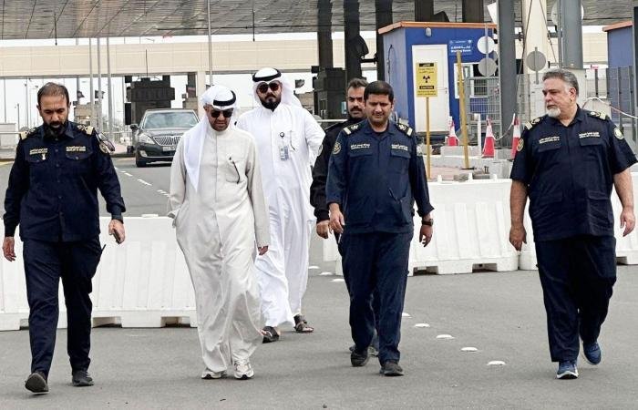 أخبار الكويت | نائب رئيس الإدارة العامة للجمارك يتفقد سير عمل البضائع في منفذ جمارك النويصيب | عيون الجزيرة الكويت