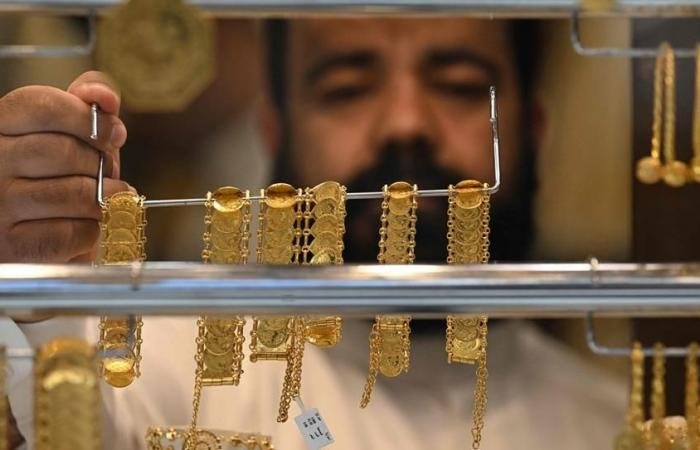 أونصة الذهب تترنّح عند عتبة 5000 دولار مع تبدد آمال خفض الفائدة