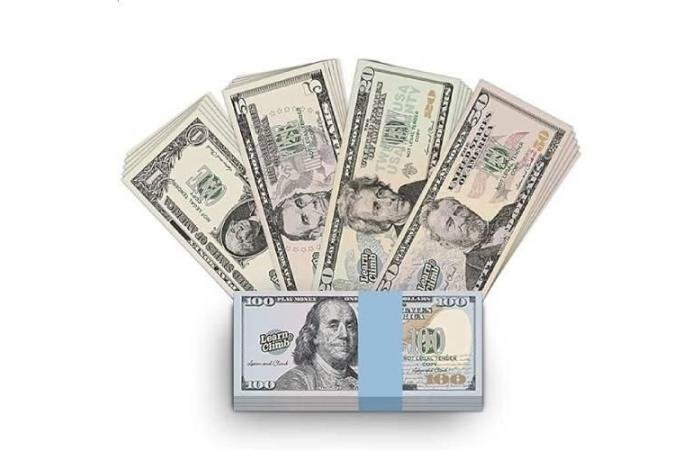 الدولار يهبط مع ترقب اجتماعات بنوك مركزية