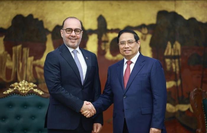 أخبار قطر | رئيس وزراء فيتنام يجتمع مع سفير دولة قطر | عيون الجزيرة قطر