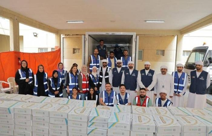 الامارات الان | «فطور حمدان» يوزع 2000 وجبة على العمال | عيون الجزيرة الامارات