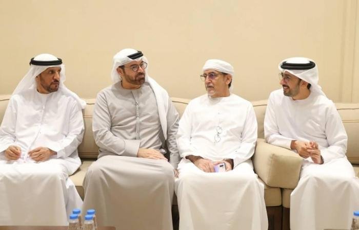 الامارات الان | محمد القرقاوي والمسؤولون يعزون بوفاة عبدالله المزروعي | عيون الجزيرة الامارات