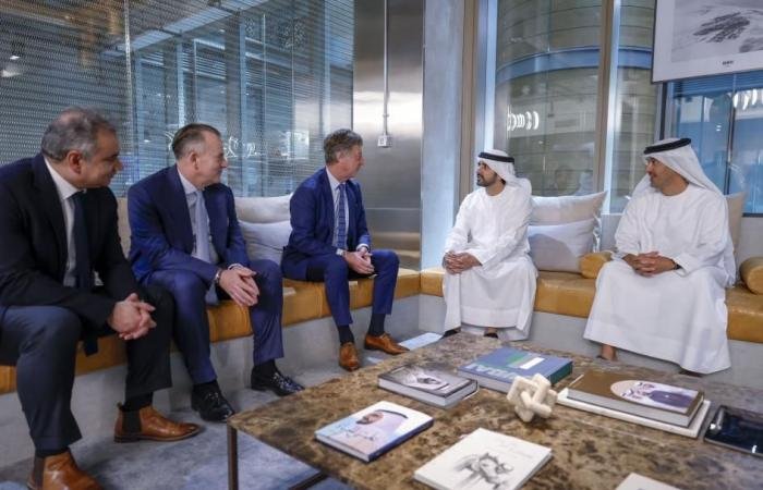 الامارات الان | حمدان بن محمد يبحث مع رئيس «أكور» مشاريع دبي السياحية العالمية | عيون الجزيرة الامارات