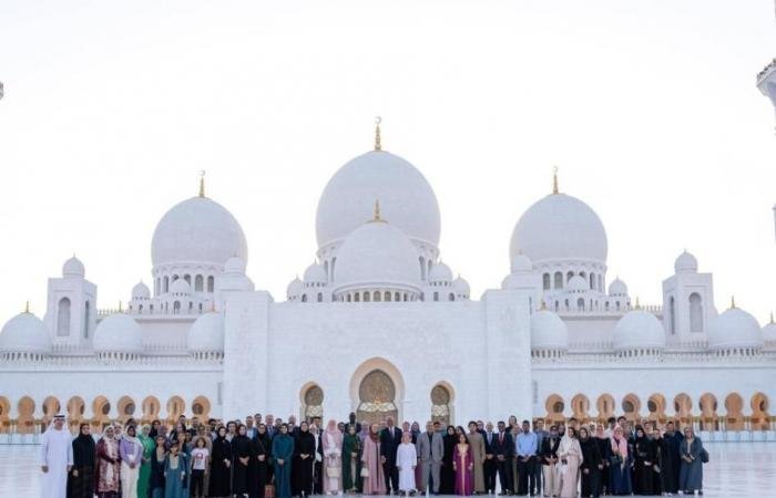 الامارات الان | جامع الشيخ زايد يجمع 164 دبلوماسياً في «جسور» | عيون الجزيرة الامارات