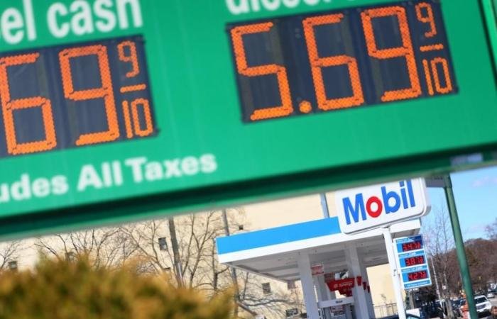 أسعار البنزين في أمريكا عند أعلى مستوى منذ أكتوبر 2023