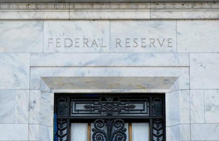 «الاحتياطي الفيدرالي» يثبّت الفائدة للمرة الثانية في 2026