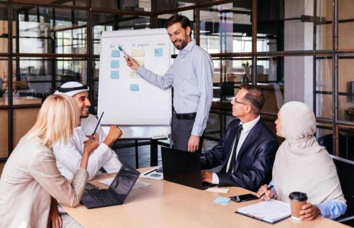 الامارات الان | الإمارات تواصل النمو الديناميكي لإدارة سوق العمل | عيون الجزيرة الامارات