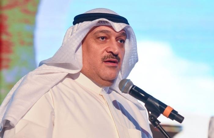 أخبار الكويت | وزير الصحة يزور اثنين من منتسبي (الطوارئ الطبية) أصيبا جراء سقوط شظايا أثناء أدائهما واجبهما | عيون الجزيرة الكويت