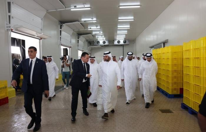 أخبار قطر | وزير البلدية يؤكد كفاءة المنظومة الإنتاجية واستقرار سلاسل الإمداد | عيون الجزيرة قطر