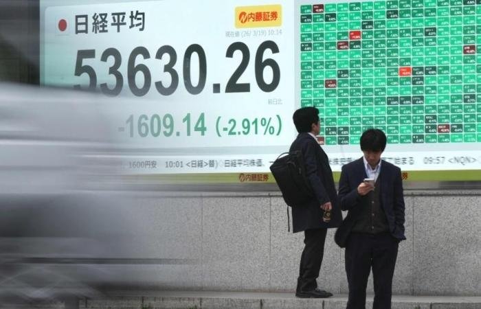 أسواق آسيا تتراجع مع تفاقم الحرب الإيرانية.. ونيكاي يهوي 2.8%