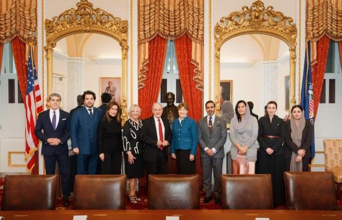 أخبار الكويت | سفيرة الكويت في واشنطن تشارك في اجتماع خليجي أردني مع قيادات بمجلس الشيوخ | عيون الجزيرة الكويت