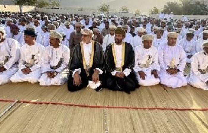 أخبار سلطنة عمان | محافظ شمال الشرقية يؤدي صلاة عيد الفطر السعيد | عيون الجزيرة الاخبارية عمان