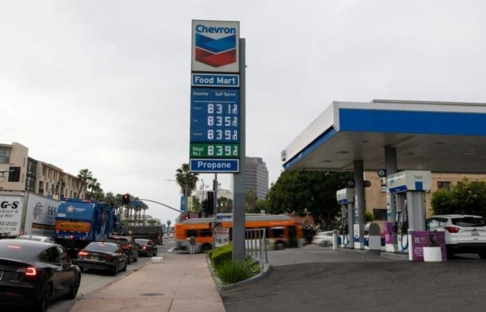 الحرب تحلّق بأسعار البنزين في أمريكا إلى 4 دولارات للجالون