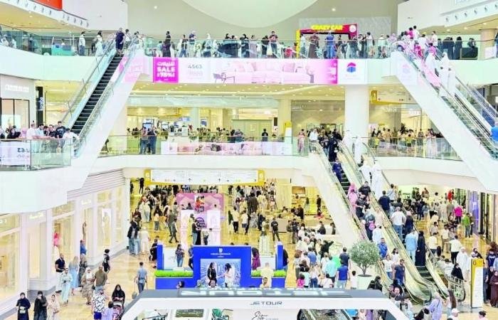 المراكز التجارية في الإمارات تواصل زخم التسوق لعيد الفطر