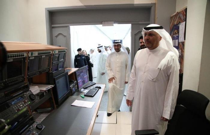 أخبار الكويت | العمر يتفقد «الإعلام» ويشيد بجهود العاملين فيها خلال عطلة عيد الفطر | عيون الجزيرة الكويت