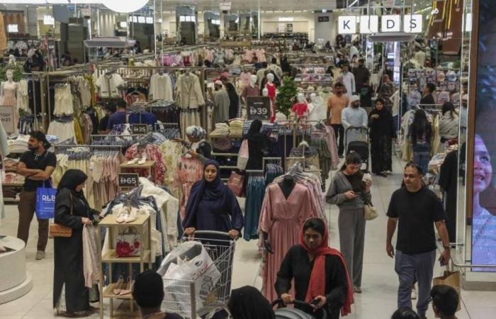 التسوق يسجل أداء قياسياً في الإمارات خلال عيد الفطر