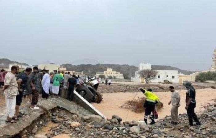 أخبار سلطنة عمان | فرق الدفاع المدني والإسعاف تتعامل مع 18 بلاغًا خلال الأمطار الغزيرة | عيون الجزيرة الاخبارية عمان