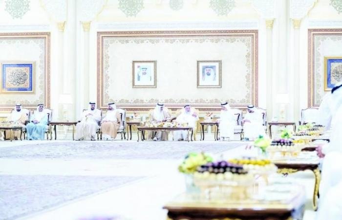 الامارات الان | سلطان يتقبل التهاني بعيد الفطر من الشيوخ والمسؤولين وأبناء القبائل وأعيان البلاد | عيون الجزيرة الامارات