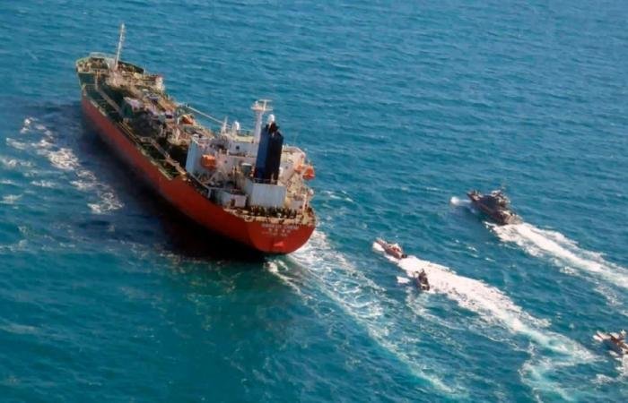 أسواق النفط توازن بين التهديدات الأمريكية والإيرانية وتخفيف العقوبات