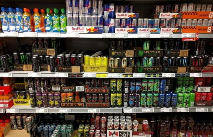 أخبار الكويت | رسمياً... حظر بيع مشروبات الطاقة لأقل من 18 عاماً | عيون الجزيرة الكويت