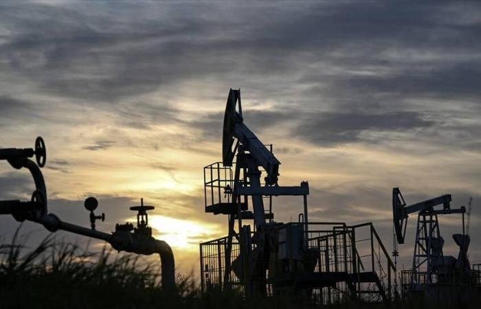 النفط يرتفع مع تقييم الأسواق لمخاطر الإمدادات