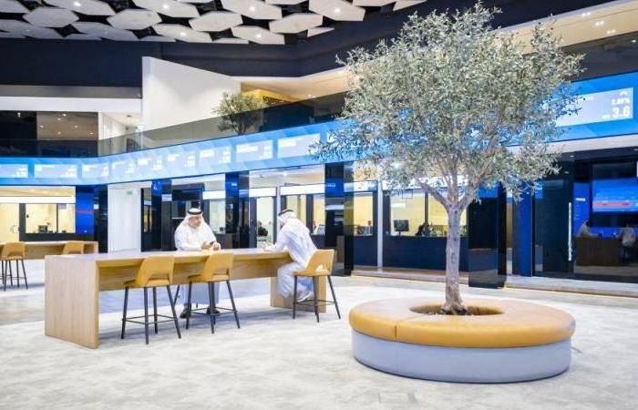 أسهم الإمارات تتفاعل بقوة مع آمال انفراجة في المنطقة