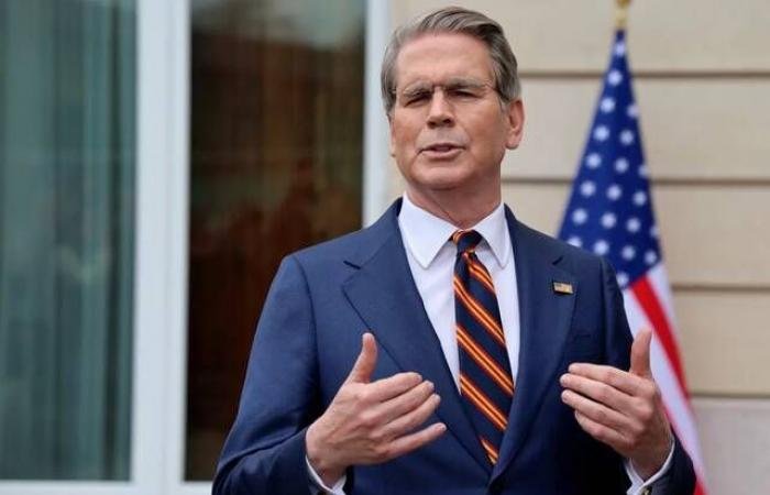 الحرب وأزمة الرسوم الجمركية تهددان خطة بيسنت لخفض عجز الموازنة