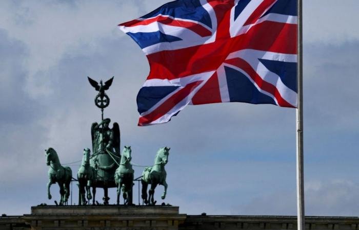 لندن تستدعي سفير ايران بسبب أعمال تزعزع استقرار البلاد | عيون الجزيرة