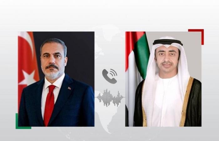 الامارات الان | عبدالله بن زايد يعزي هاتفياً وزير خارجية تركيا باستشهاد طاقم طائرة مروحية | عيون الجزيرة الامارات