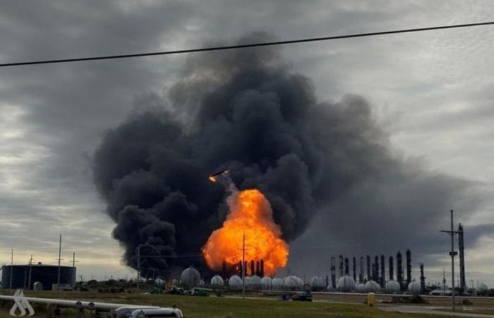 أخبار الكويت | انفجار في مصفاة فاليرو بولاية تكساس الأميركية والسلطات تدعو السكان للبقاء في منازلهم | عيون الجزيرة الكويت