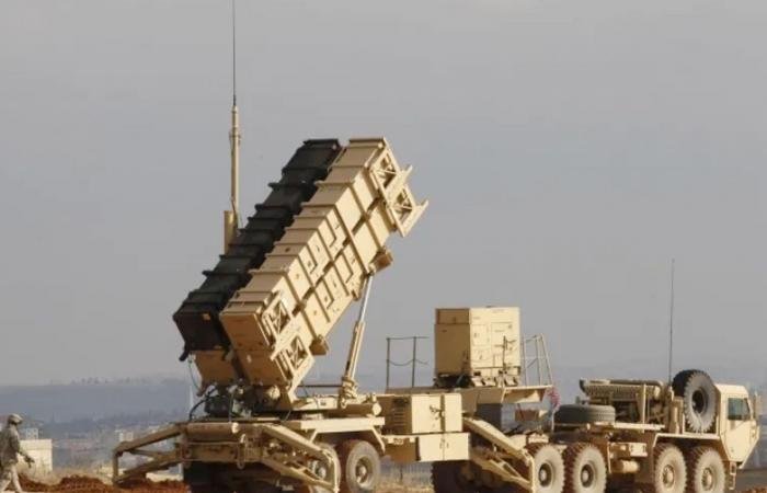 «بنتاغون»: اتفاقيات مع شركات تصنيع الأسلحة لزيادة إنتاج الصواريخ | عيون الجزيرة