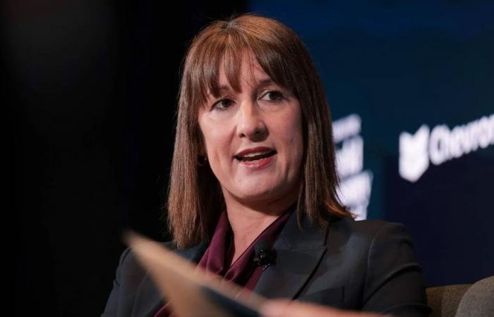 وزيرة بريطانية: الحكومة لن تسمح بالتربح غير المشروع ورفع الأسعار | عيون الجزيرة