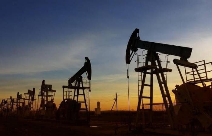 النفط يتراجع 2% ويسجل 101 دولار
