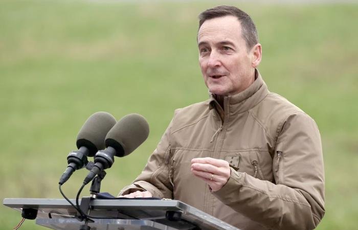 رئيس أركان الجيش الفرنسي: تصرفات واشنطن غير المتوقعة تؤثر على أمننا | عيون الجزيرة